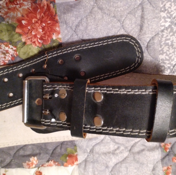 VALEO Weight Lifting Belt for Back Support All Leather In Good Condition - Picture 5 of 8